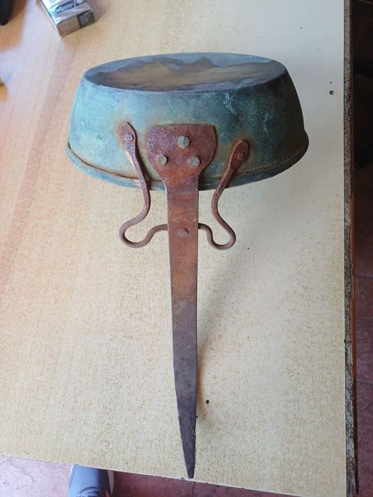 Меден тиган с дръжка