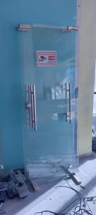 Продаются стеклянные двери