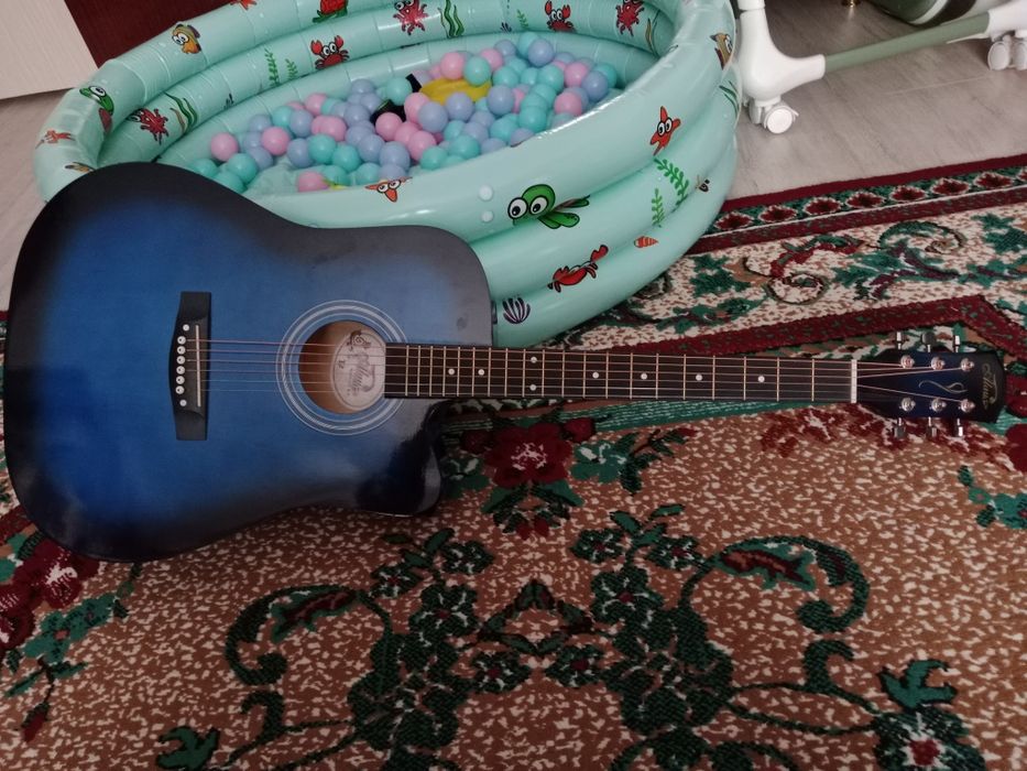 Продам гитару новый