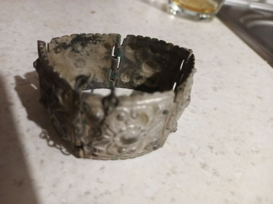 Сребърна гривна .