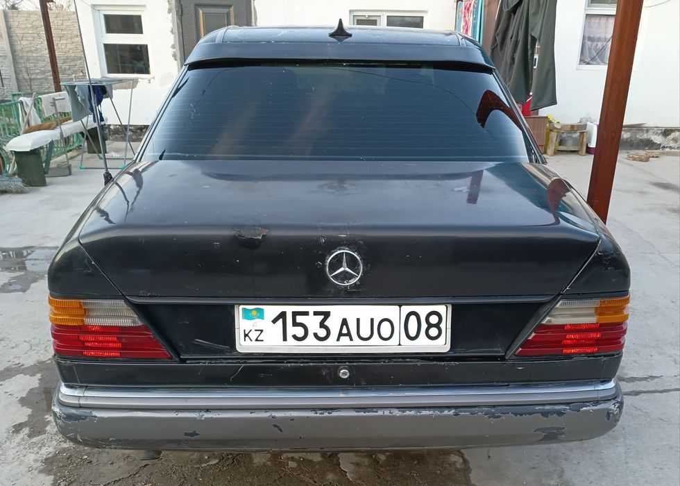 Продам машину 124 мерс