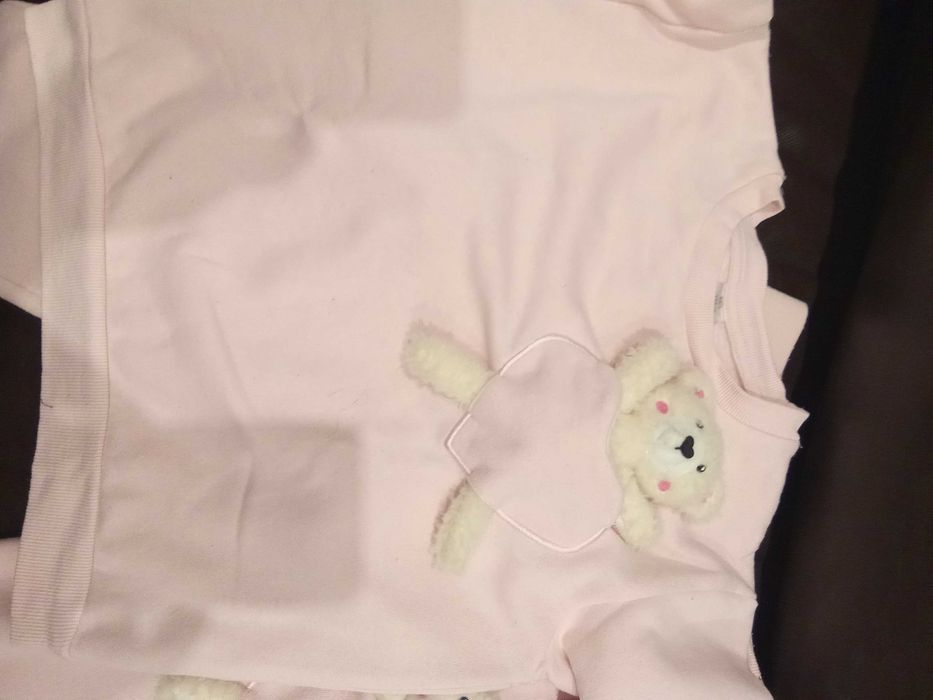 Ватиран розов  екип с мечета 8-9 г.- 16 евро.