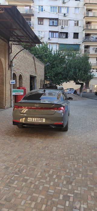 Hundai elantra sotiladi