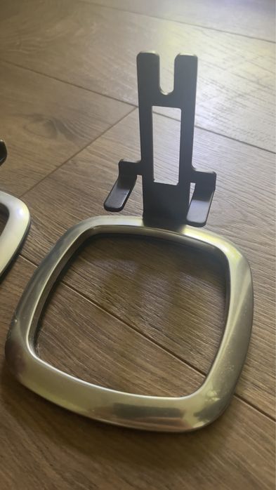 Две неупотребявани хромирани метални стойки за SONOS  PlayOne колонки