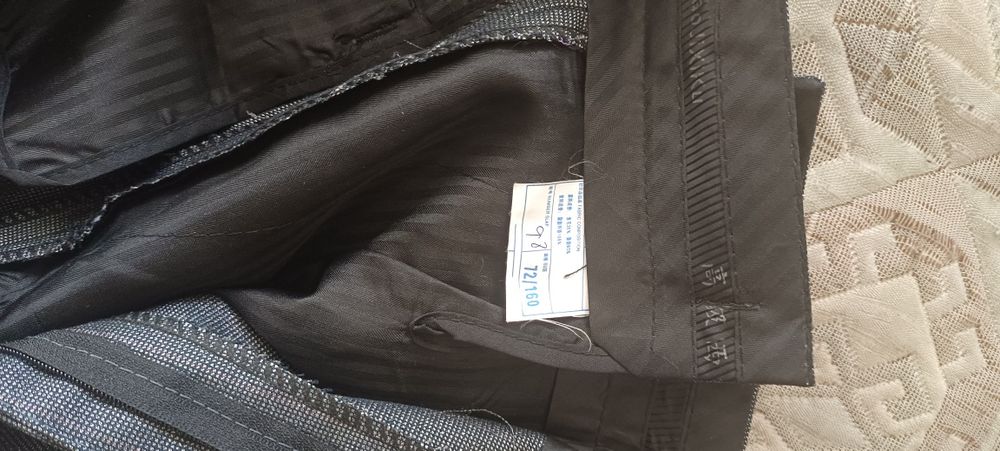 Продам костюм двойку новый