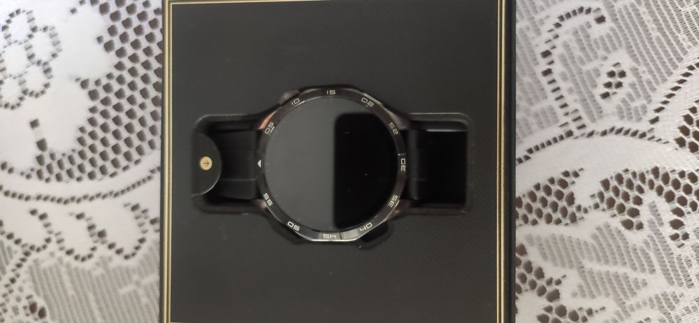 Продавам смарт часовник Huavei GT 4