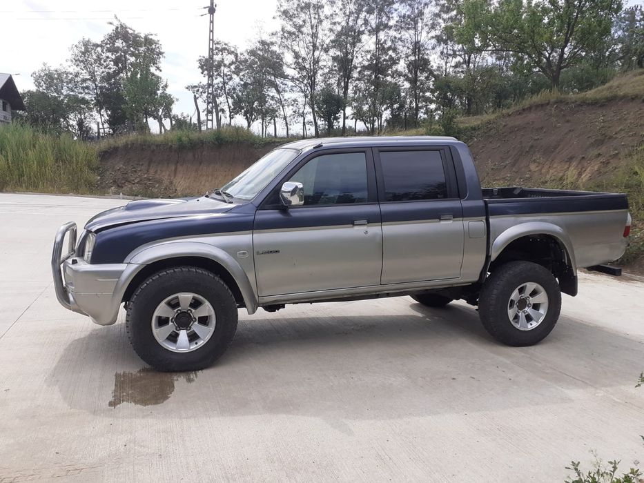 Vând Mitsubishi l200
