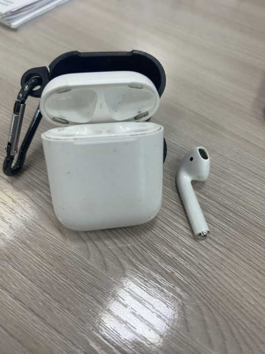 Airpods pro, б/у, с одним левым наушником