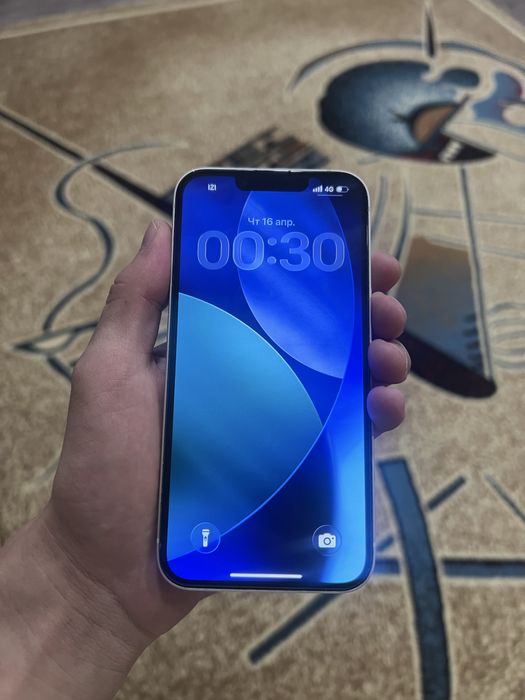 Продам IPhone 13 white