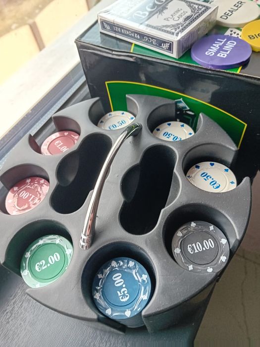 Kit joc de poker. Sigilat.Pret 100 lei fix