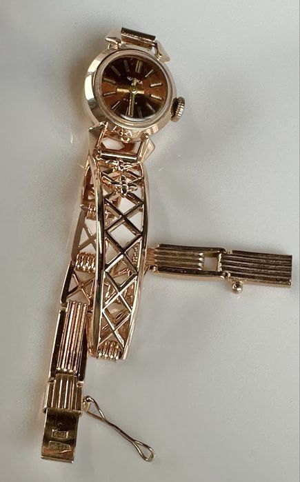 Златен съветски руски часовник