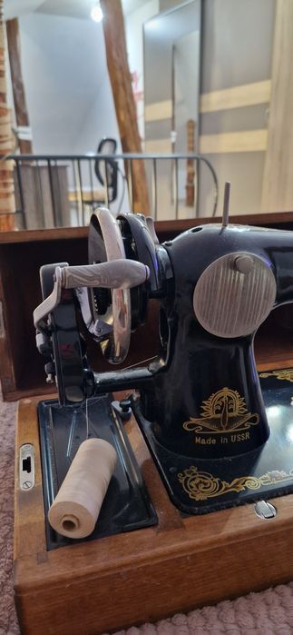 Старинна шивашка машина