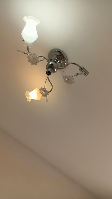 Продом 4 люстра.