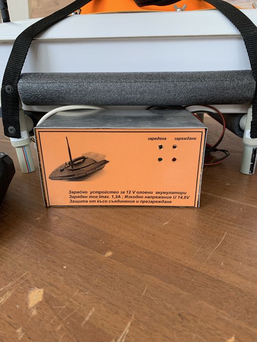 Лодка за захранка със сонар