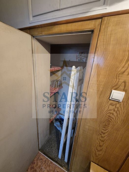 Продажба 3-стаен гр. Варна - Червен Площад