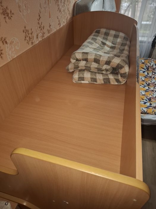 Продам кровать чердак.