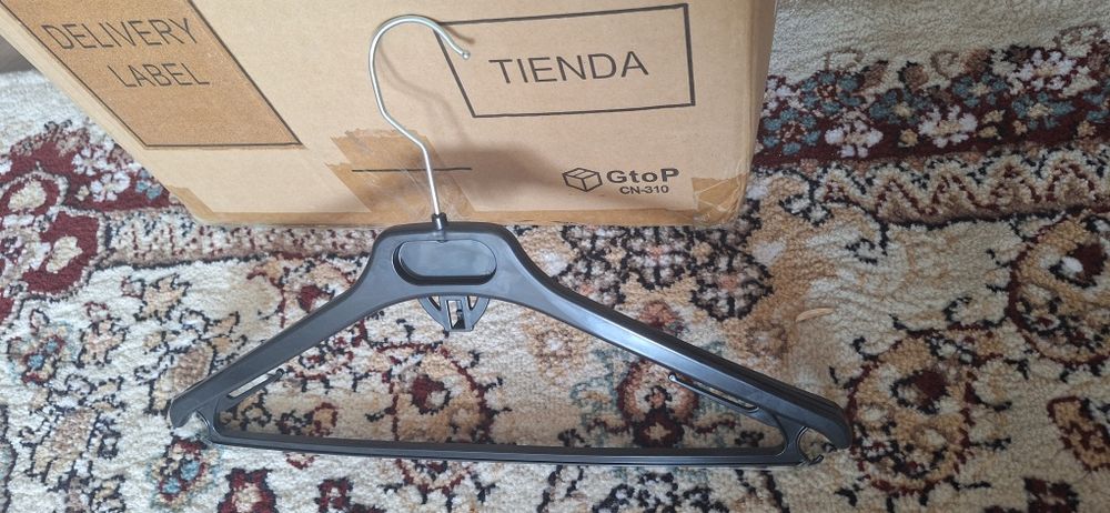 Продам вешалки в хорошем состоянии