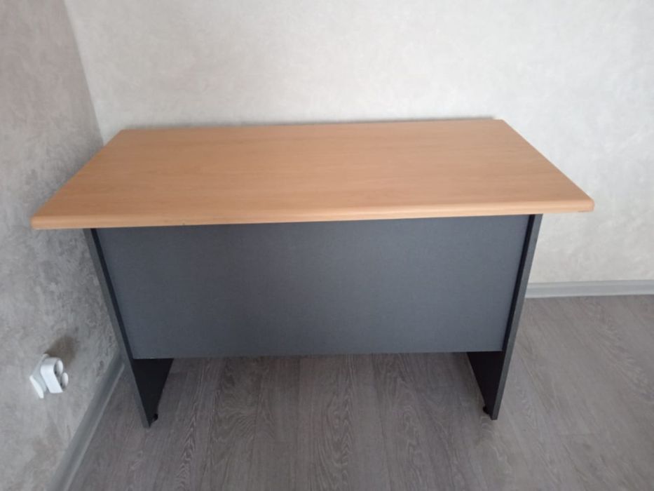 Продам офисный стол
