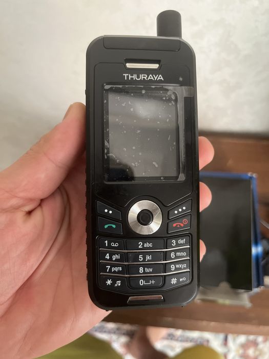 Thuraya XT спутниковый телефон