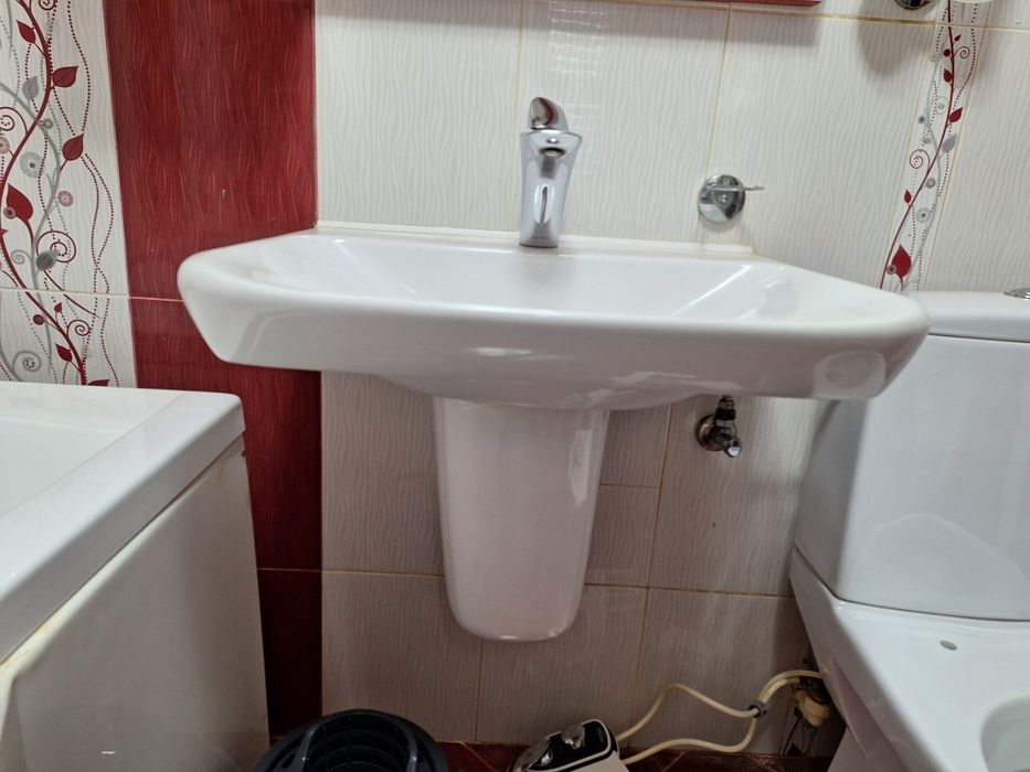 Lavoar in perete cu baterie si scurgere