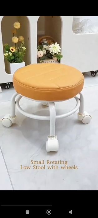 Стульчик на колесиках