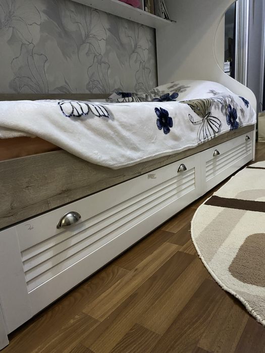 Двухярустная кровать , матрасы