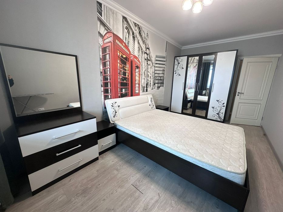 Продам спальный гарнитур