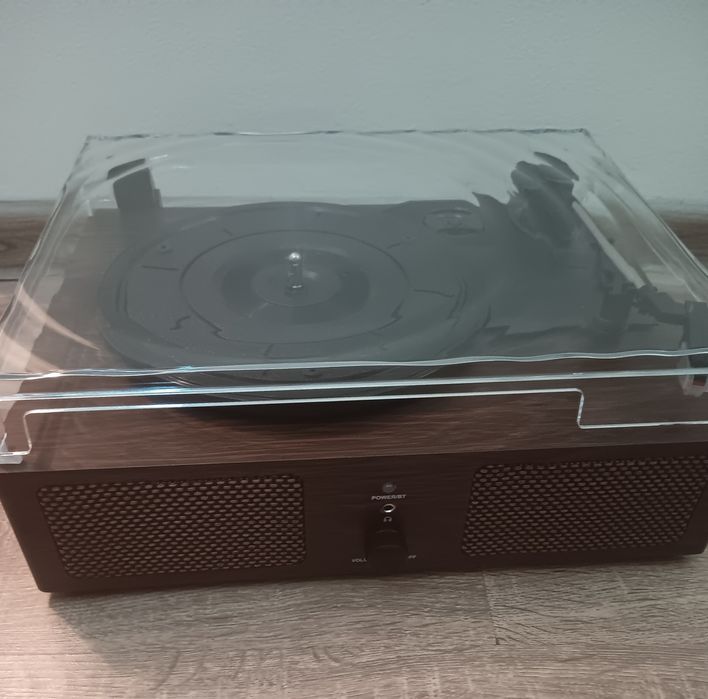 Грамофон чисто нов