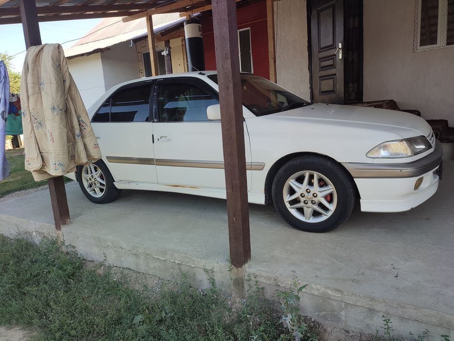 Тайота Карина 1997года