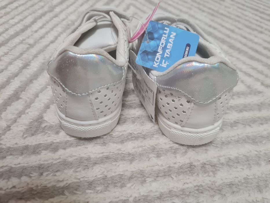 Кроссовки белые для девочек