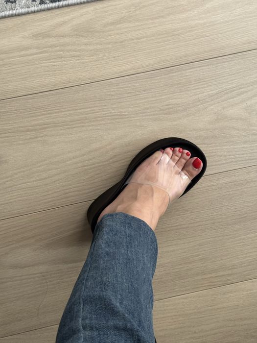 Продам новые босоножки