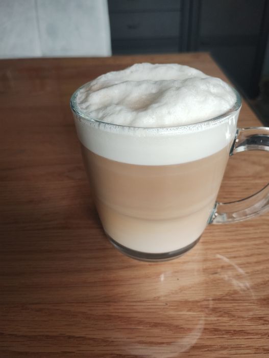 Кафе автомат кафемашина Delonghi prima Donna 6600 със каничка