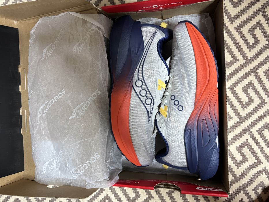 Продам оригинальные новые кростовки saucony