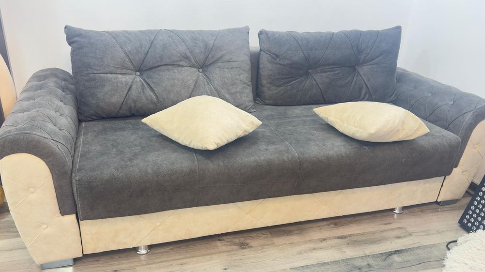 Canapea extensibilă moderna 3 locuri
