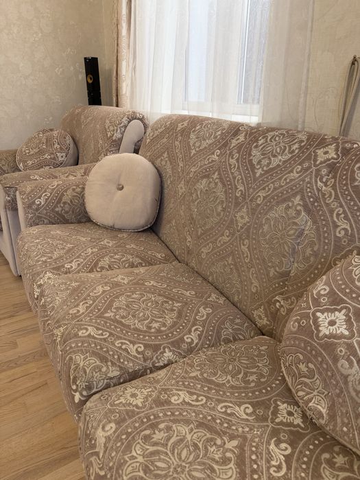 Продам диван с 2 креслами