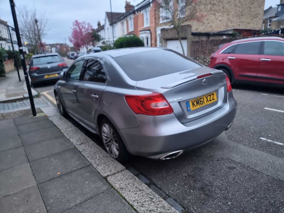Продавам Suzuki Kizashi 2012 Auto petrol. 2.4cc 220hp. AWD/2WD