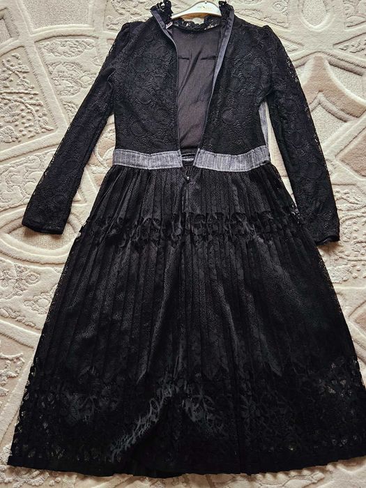 Rochie din dantelă, mărime M-L, nepurtată, nouă, fără etichetă.