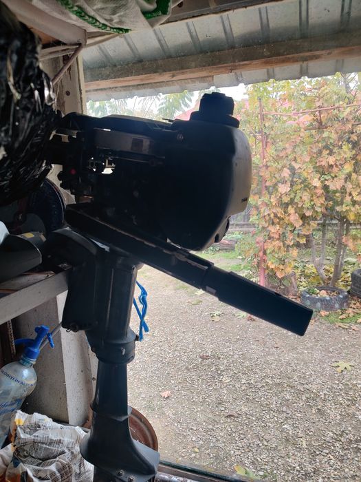 Barcă fibră (opțional motor Evinrude 4 cp)