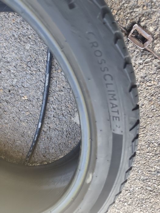 255/40/19" 2бр Michelin cross climate 2,dot2122,5mm
