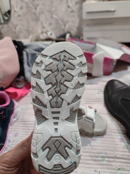 Новые на девочку обувь