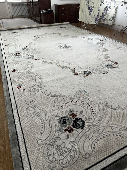 Продам хороший ковер размер 5на 2,5