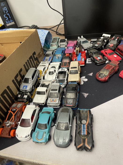 Машинки хотвилс hot weels