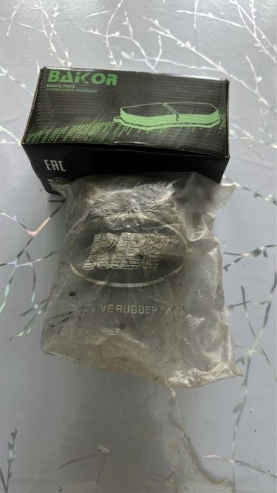 Продам колодки на RAV четыре БУ