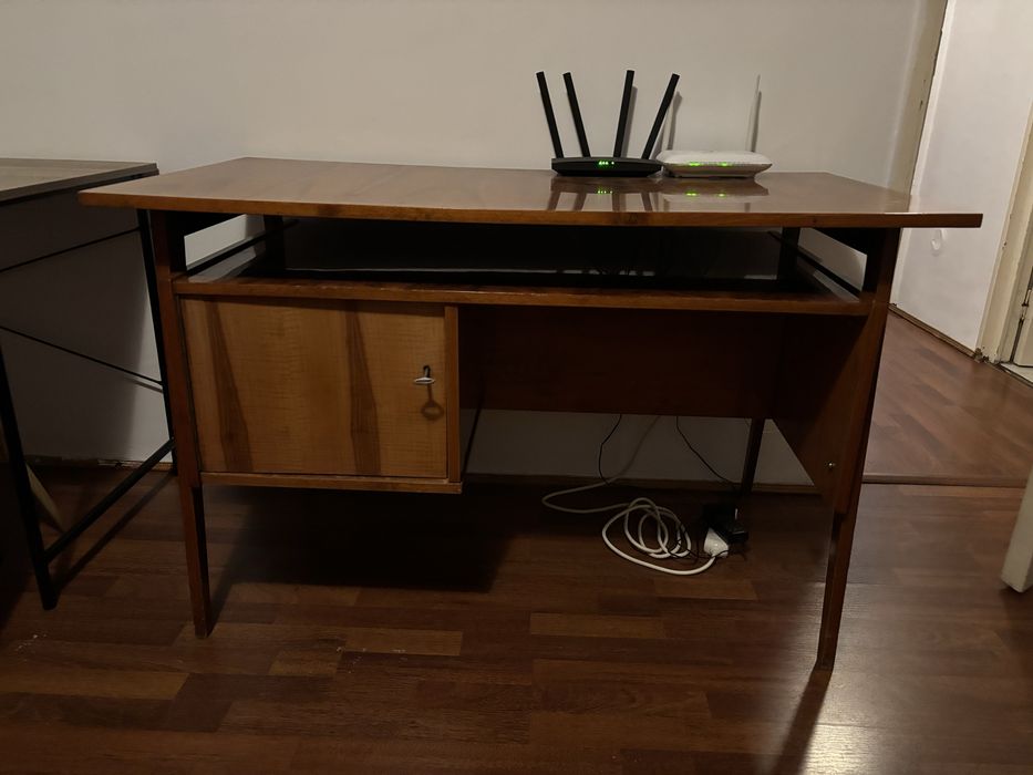 Birou cu un dulapior