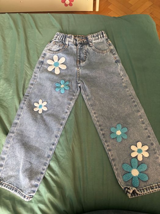 Дънки за момиче с бродерия