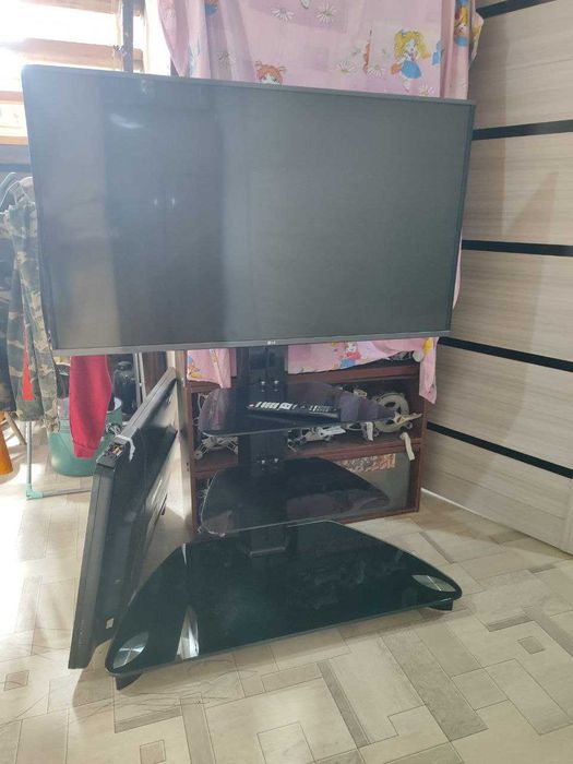 Подставка под телевизор стеклянная