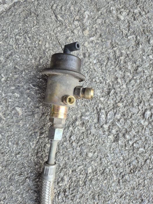 Регулатор налягане на гориво Ауди 80 Б4 Б3 90 100 клапан инжекцион