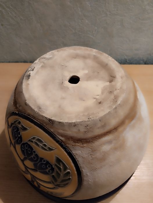 Керамичесуий цветочный горшок.