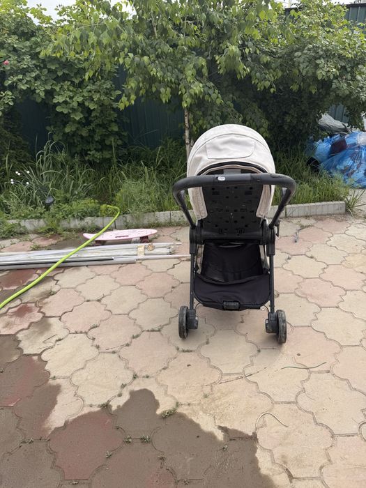 Продам легкую коляску