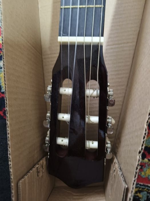 Гитара новая продам